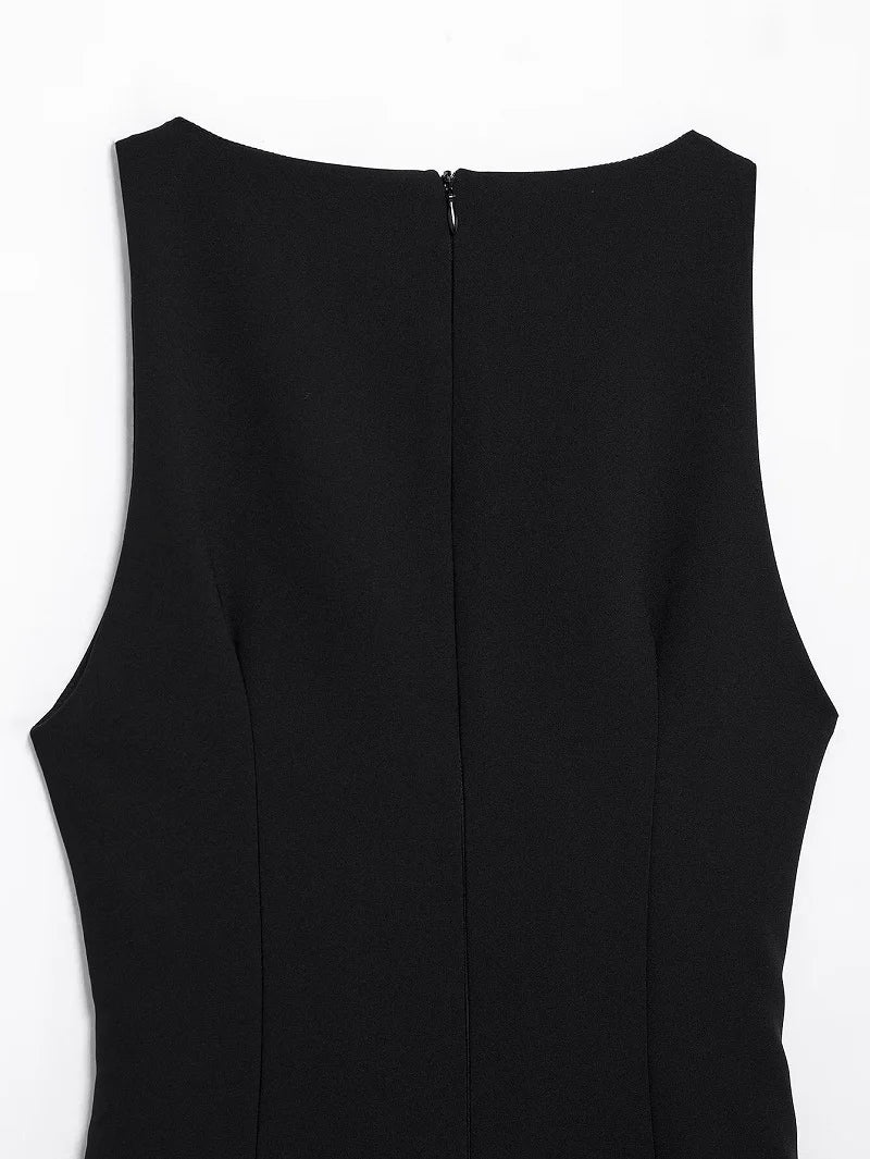 Elegantes kurzes schwarzes Kleid mit Federsaum