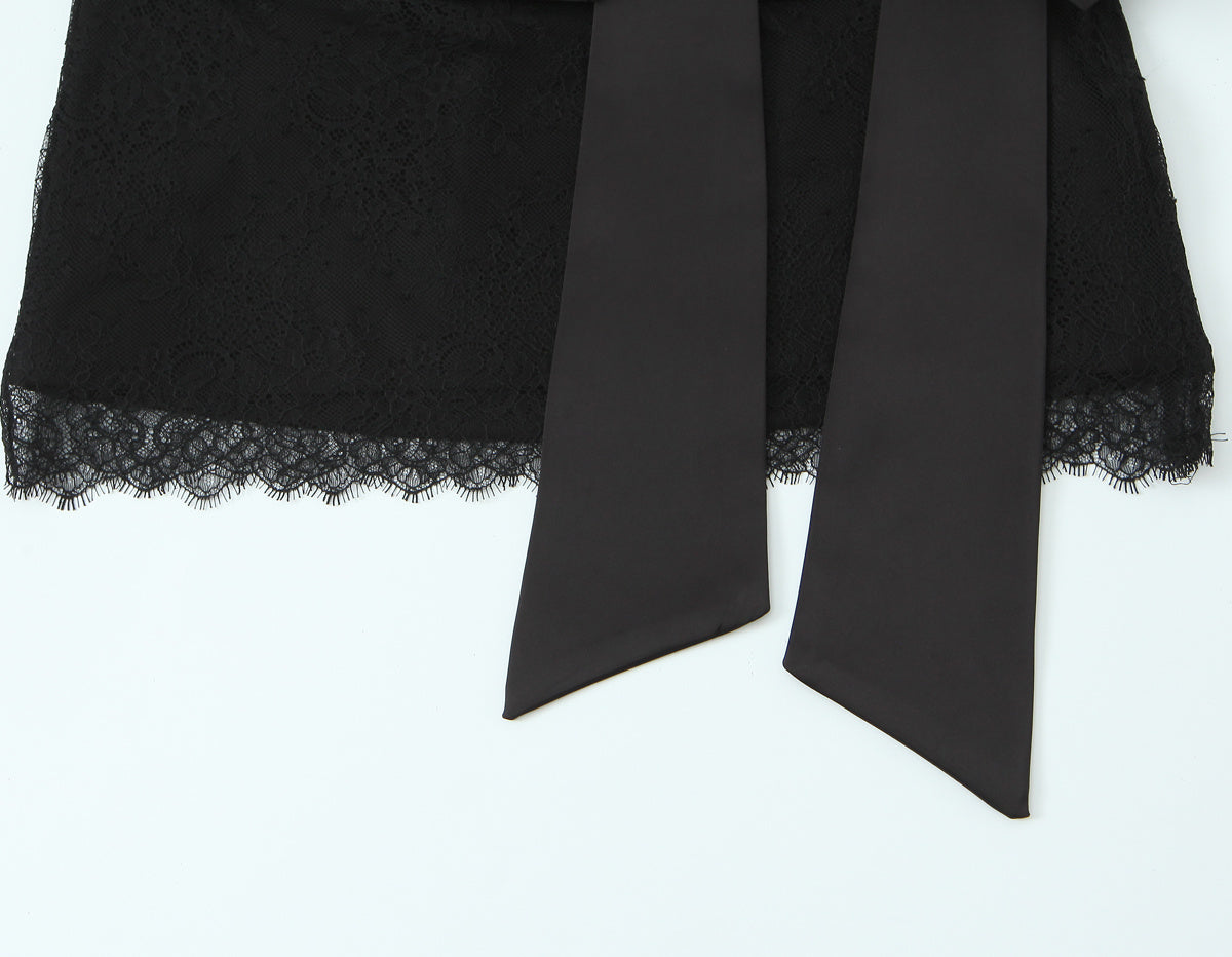 Eleganter schwarzer Spitzen-Body mit Schleife