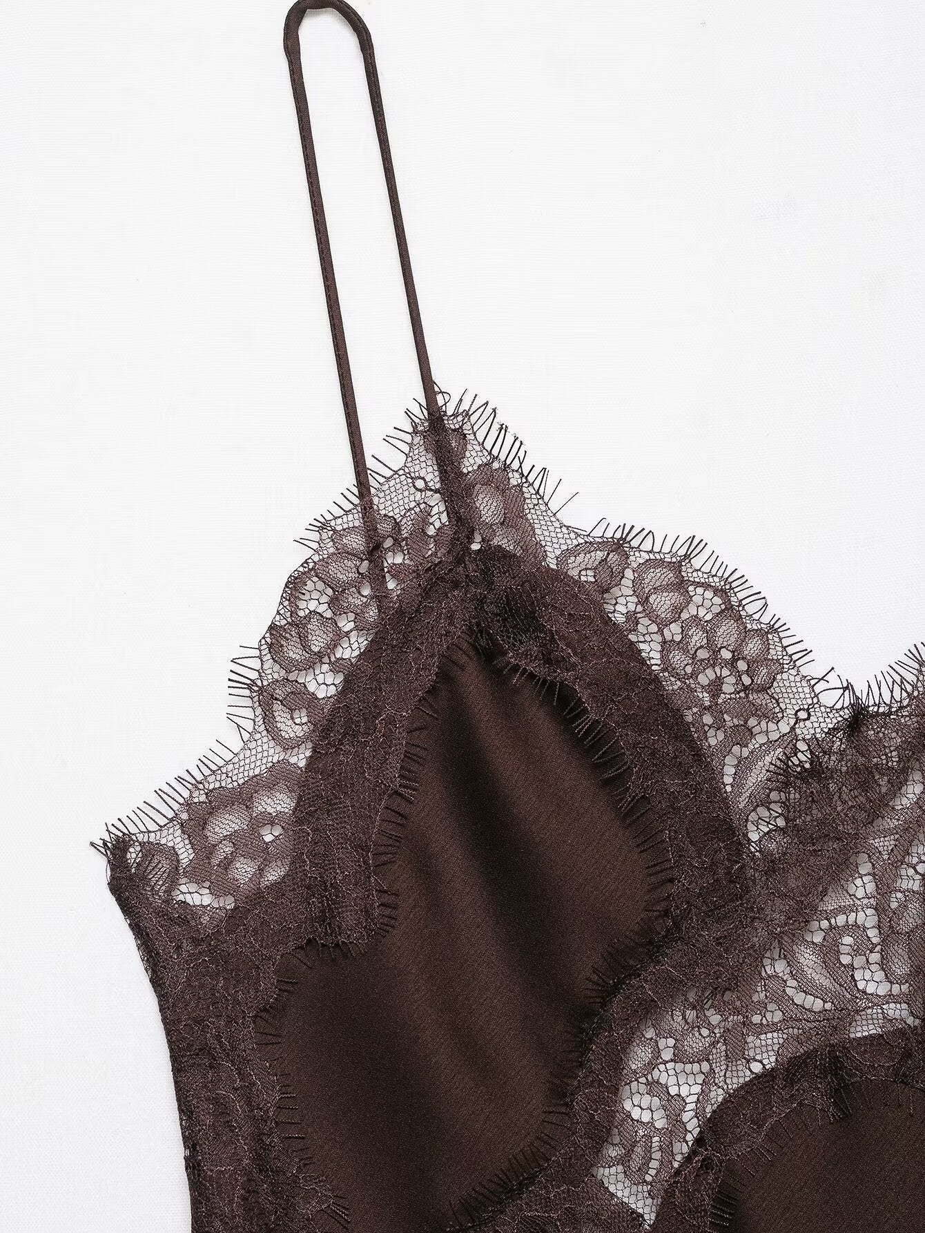 Elegantes Satin-Spitzenkleid – Asymmetrisches Slip Dress mit Spitze