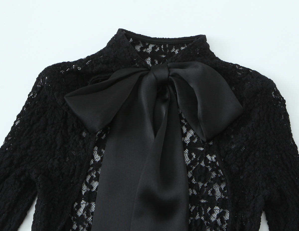 Eleganter schwarzer Spitzen-Body mit Schleife