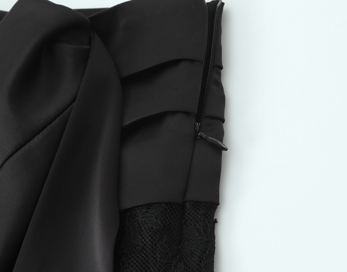 Eleganter schwarzer Spitzen-Body mit Schleife