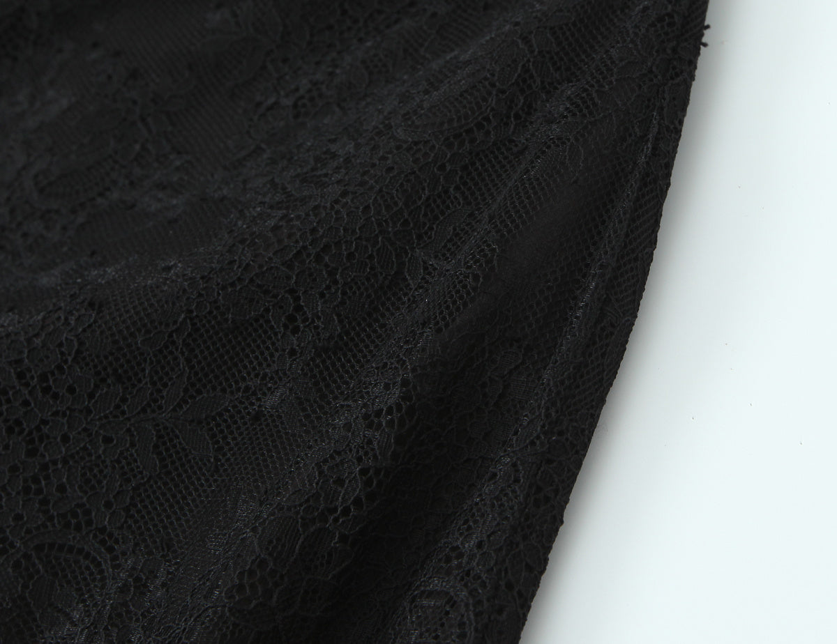 Eleganter schwarzer Spitzen-Body mit Schleife