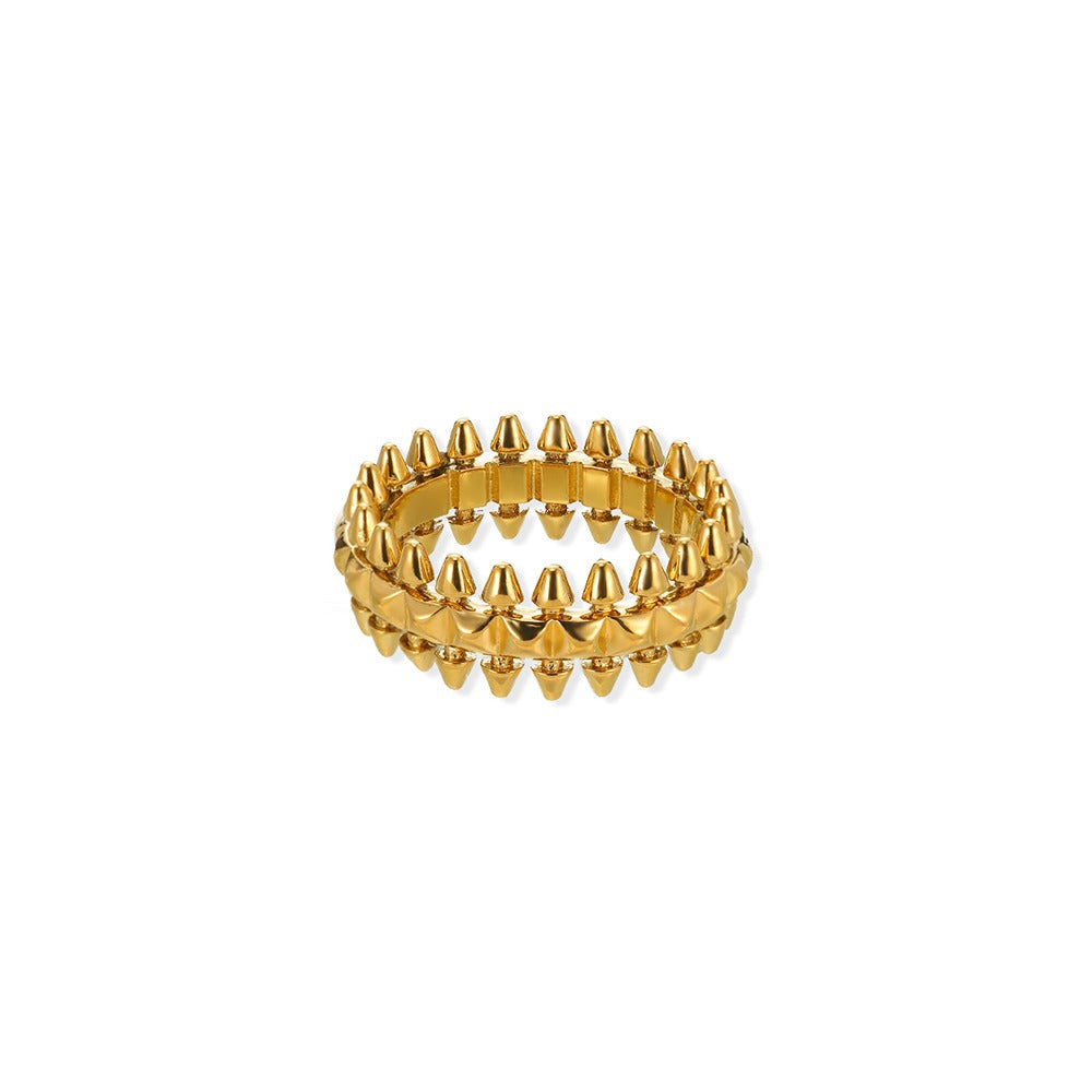 Goldfarbener Statement-Ring mit Nieten – Moderner Chunky Ring
